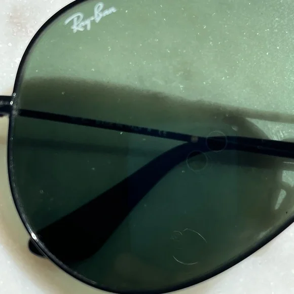 Ray Ban Large Aviator Sunglasses with G15 Lenses - Picture 3 of 9